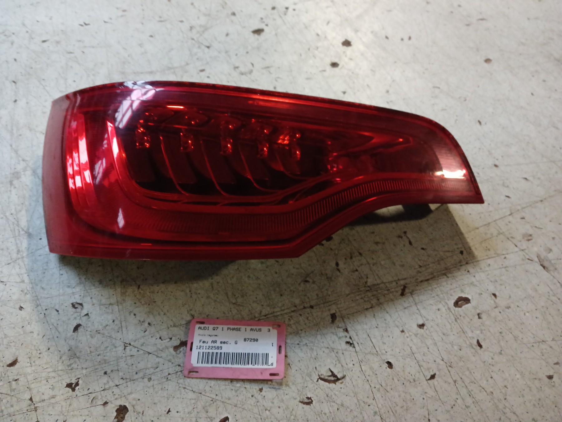 Feu arriere secondaire gauche (feux) pour AUDI Q7 1 PHASE 1 Feu arriere secondaire gauche (feux) pour AUDI Q7 1 PHASE 1