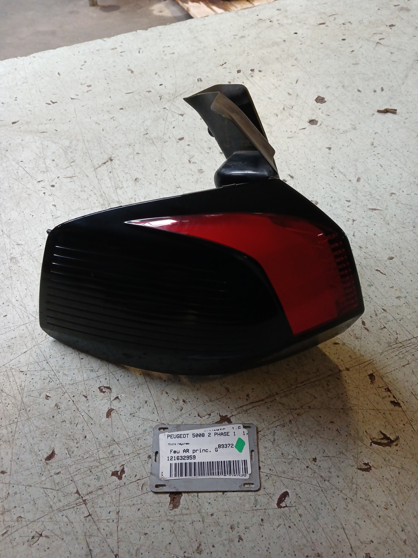 Feu arriere principal gauche (feux) pour PEUGEOT 5008 2 PHASE 1 Feu arriere principal gauche (feux) pour PEUGEOT 5008 2 PHASE 1