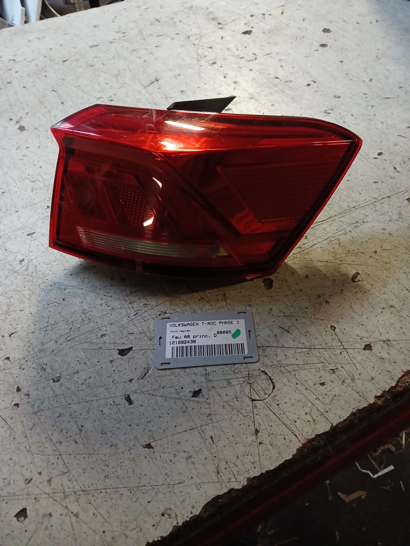Feu arriere principal droit (feux) pour VOLKSWAGEN T-ROC PHASE 1 Feu arriere principal droit (feux) pour VOLKSWAGEN T-ROC PHASE 1