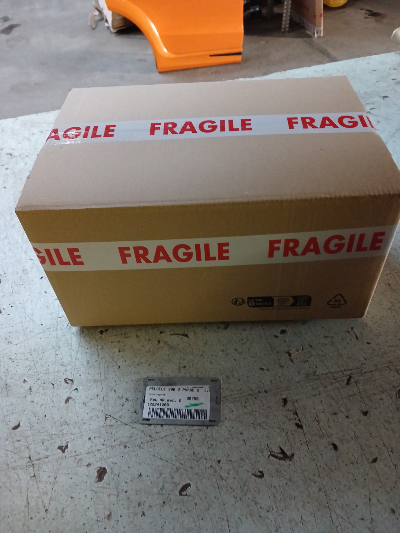 Feu arriere secondaire gauche (feux) pour PEUGEOT 308 2 PHASE 2 Feu arriere secondaire gauche (feux) pour PEUGEOT 308 2 PHASE 2