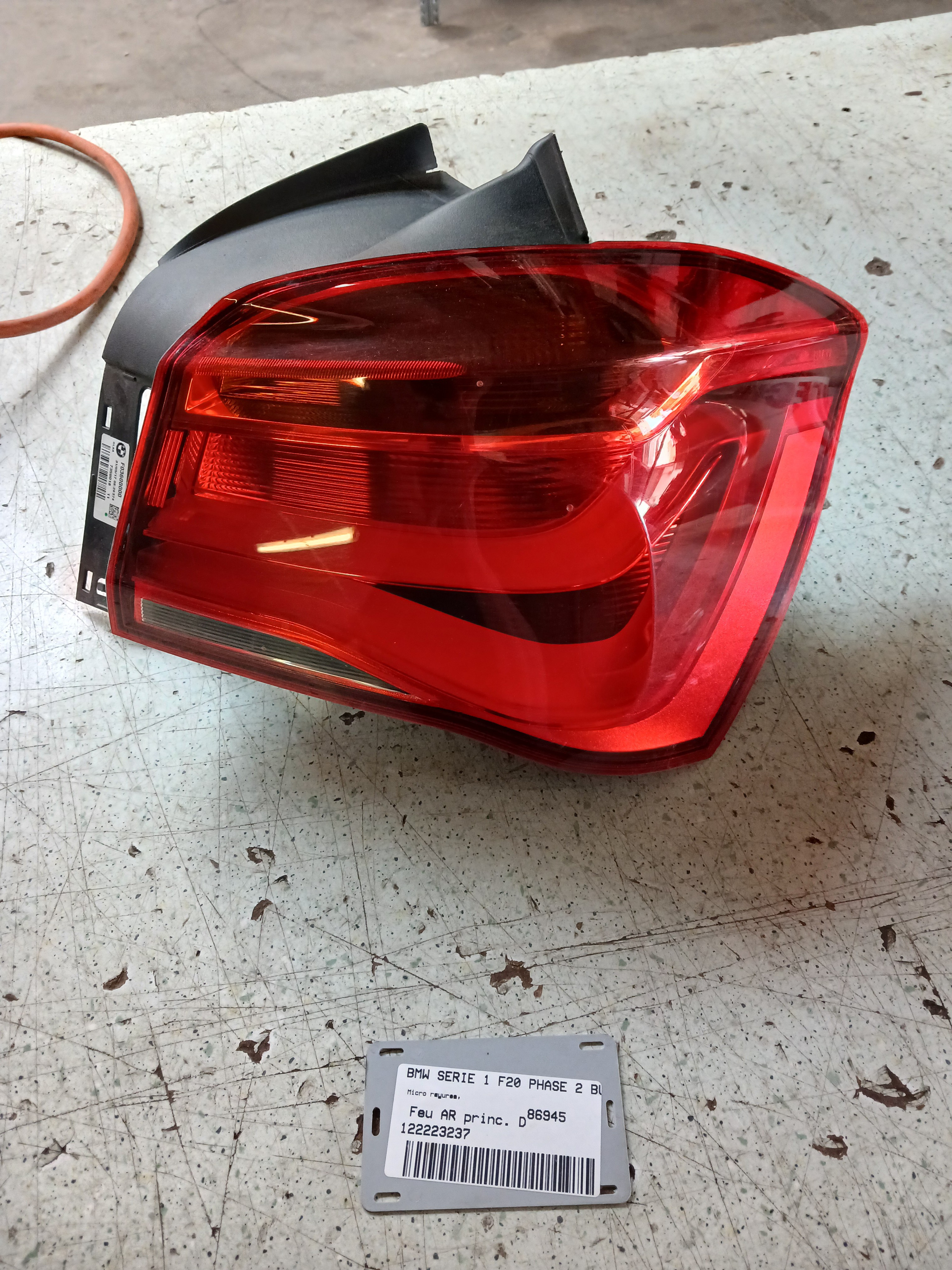 Feu arriere principal droit (feux) pour BMW SERIE 1 F20 PHASE 2 Feu arriere principal droit (feux) pour BMW SERIE 1 F20 PHASE 2