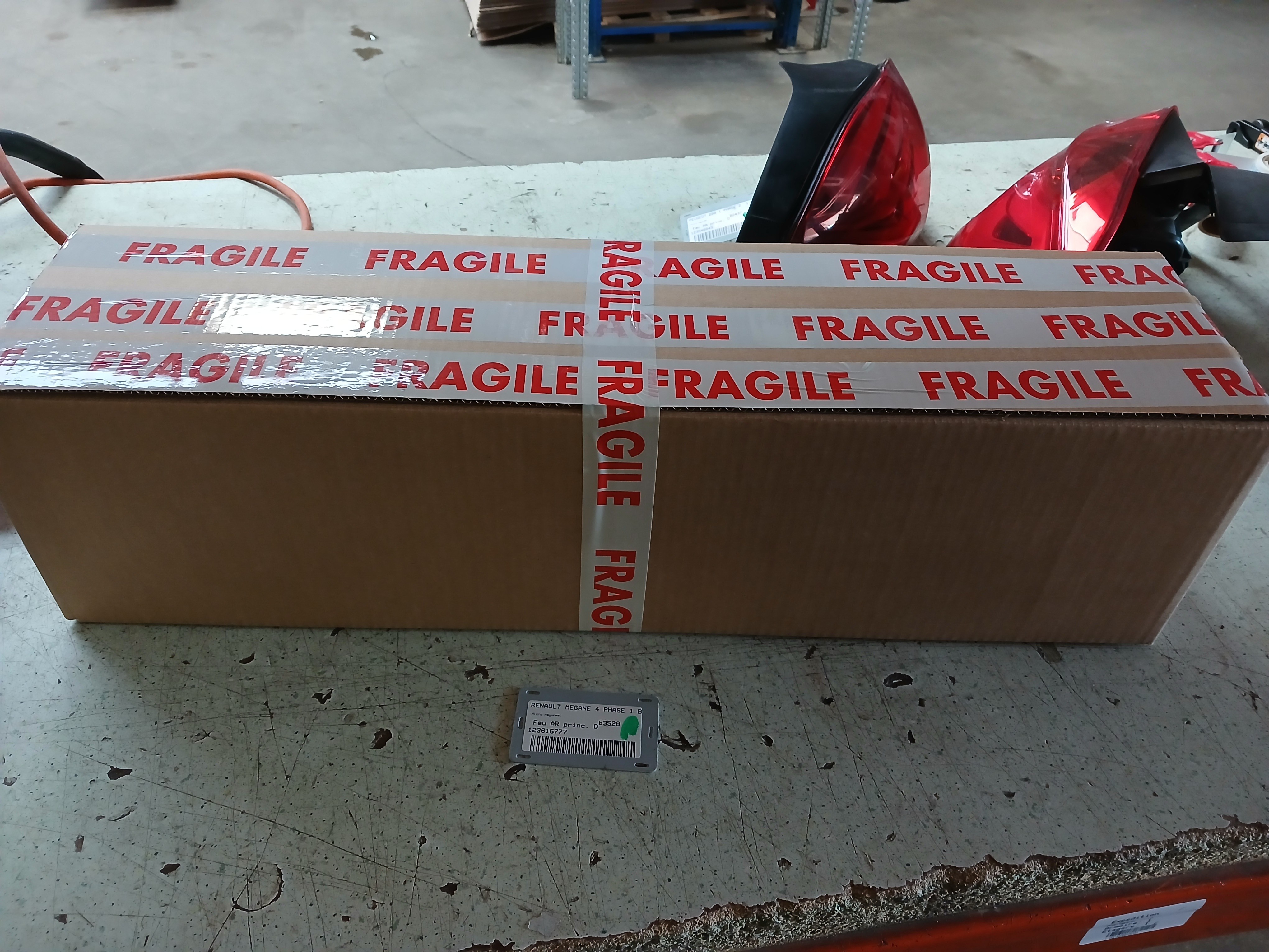 Feu arriere principal droit (feux) pour RENAULT MEGANE 4 PHASE 1 BREAK Feu arriere principal droit (feux) pour RENAULT MEGANE 4 PHASE 1 BREAK