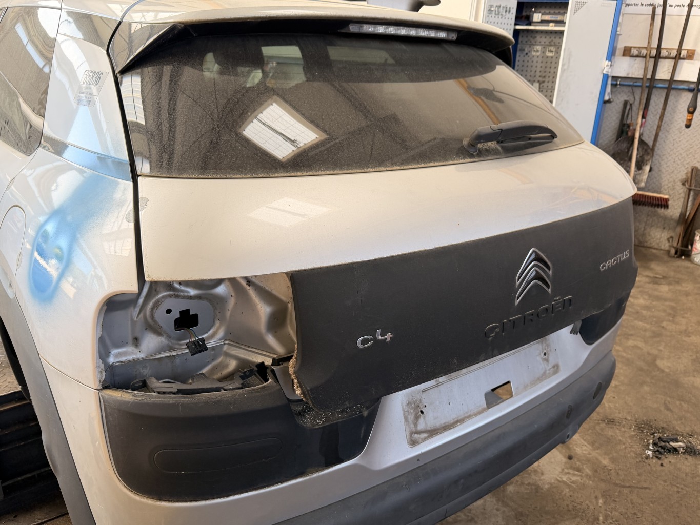 Malle/Hayon arriere pour CITROEN C4 CACTUS Malle/Hayon arriere pour CITROEN C4 CACTUS