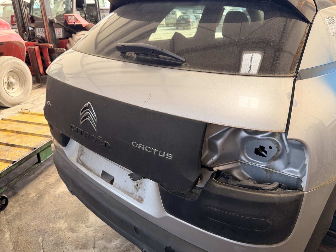 Malle/Hayon arriere pour CITROEN C4 CACTUS Malle/Hayon arriere pour CITROEN C4 CACTUS