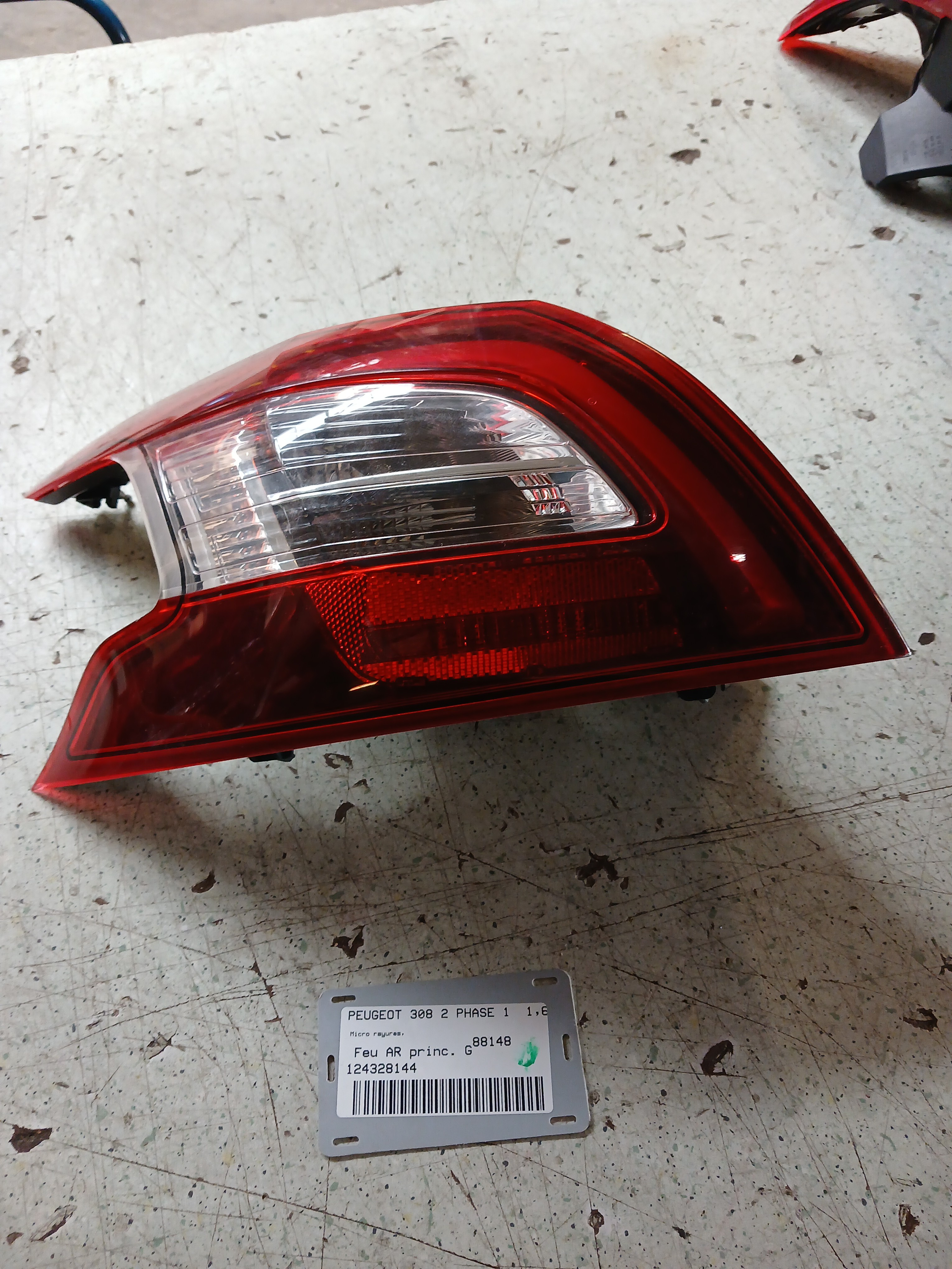 Feu arriere principal gauche (feux) pour PEUGEOT 308 II Feu arriere principal gauche (feux) pour PEUGEOT 308 II
