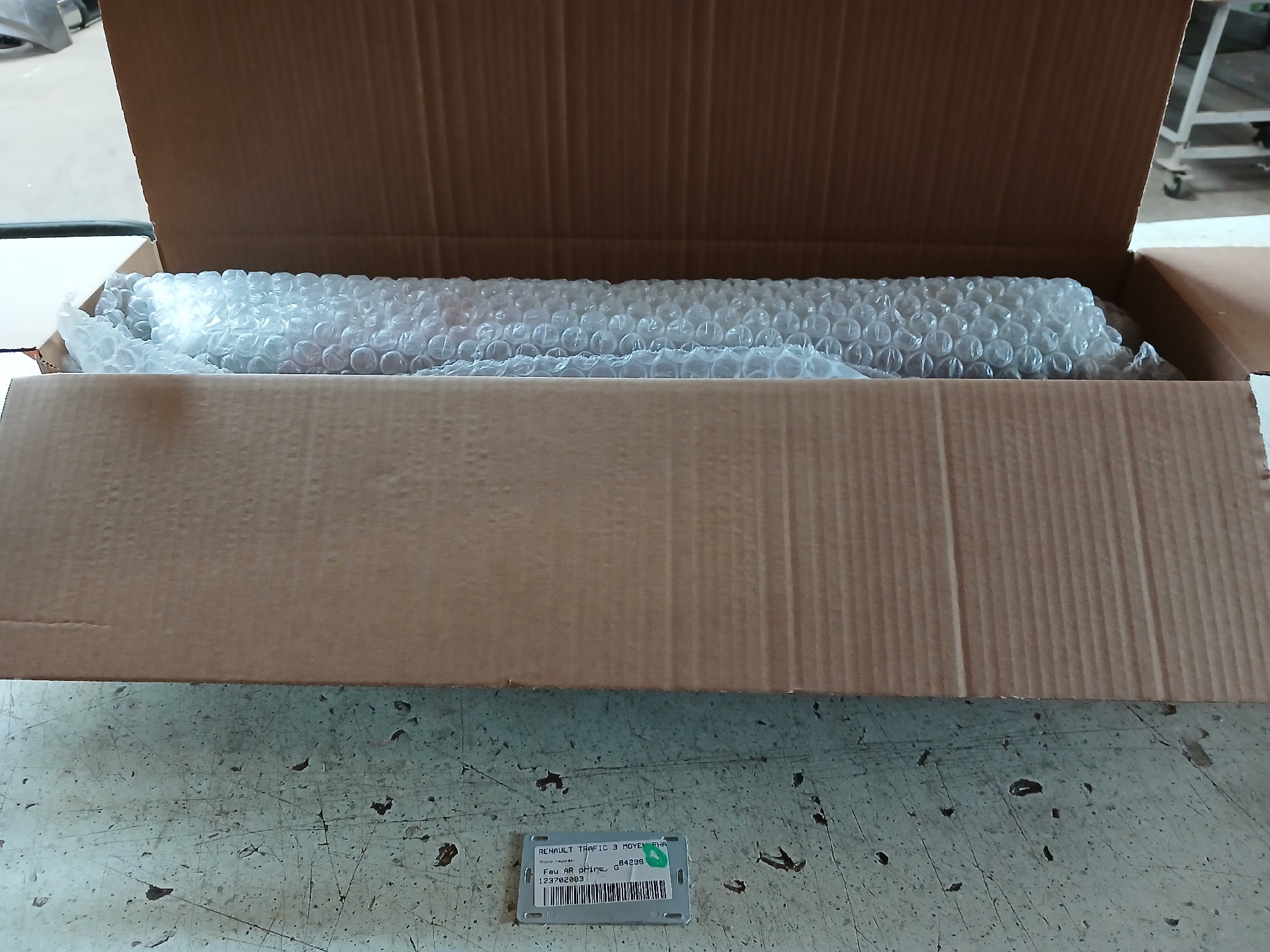 Feu arriere principal gauche (feux) pour RENAULT TRAFIC 3 MOYEN PHASE 3 Feu arriere principal gauche (feux) pour RENAULT TRAFIC 3 MOYEN PHASE 3