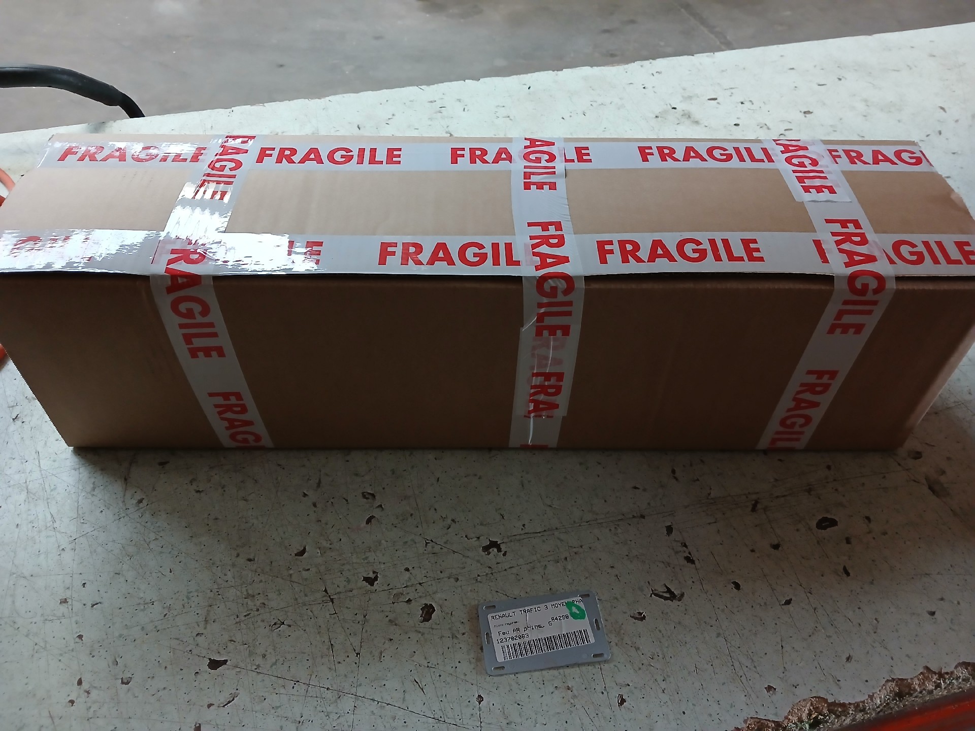 Feu arriere principal gauche (feux) pour RENAULT TRAFIC 3 MOYEN PHASE 3 Feu arriere principal gauche (feux) pour RENAULT TRAFIC 3 MOYEN PHASE 3
