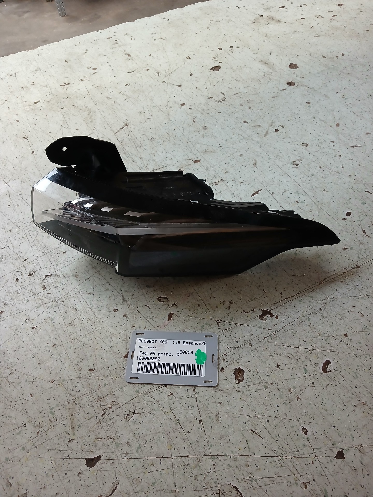 Feu arriere principal droit (feux) pour PEUGEOT 408 Feu arriere principal droit (feux) pour PEUGEOT 408
