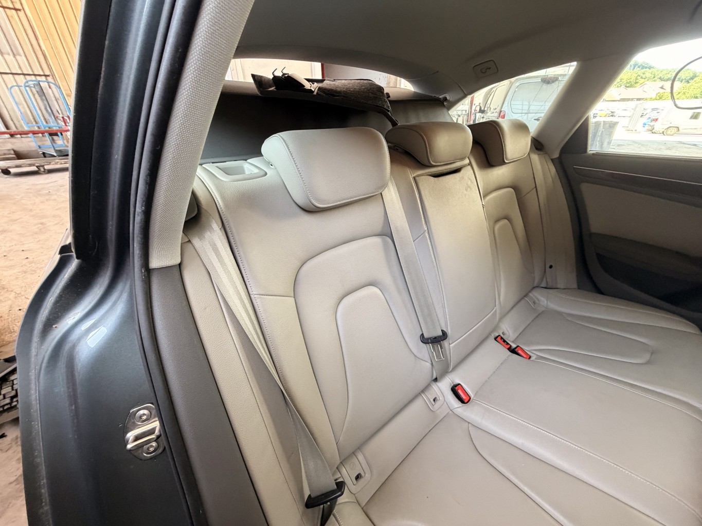Banquette arriere (KIT DERIV VP) pour AUDI A4 3 AVANT PHASE 1 BREAK Banquette arriere (KIT DERIV VP) pour AUDI A4 3 AVANT PHASE 1 BREAK
