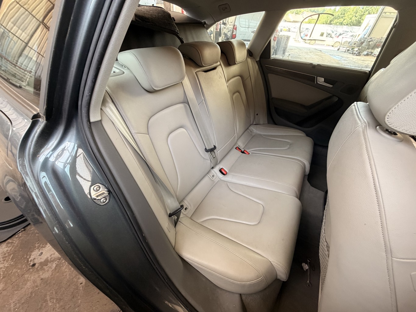 Banquette arriere (KIT DERIV VP) pour AUDI A4 3 AVANT PHASE 1 BREAK Banquette arriere (KIT DERIV VP) pour AUDI A4 3 AVANT PHASE 1 BREAK