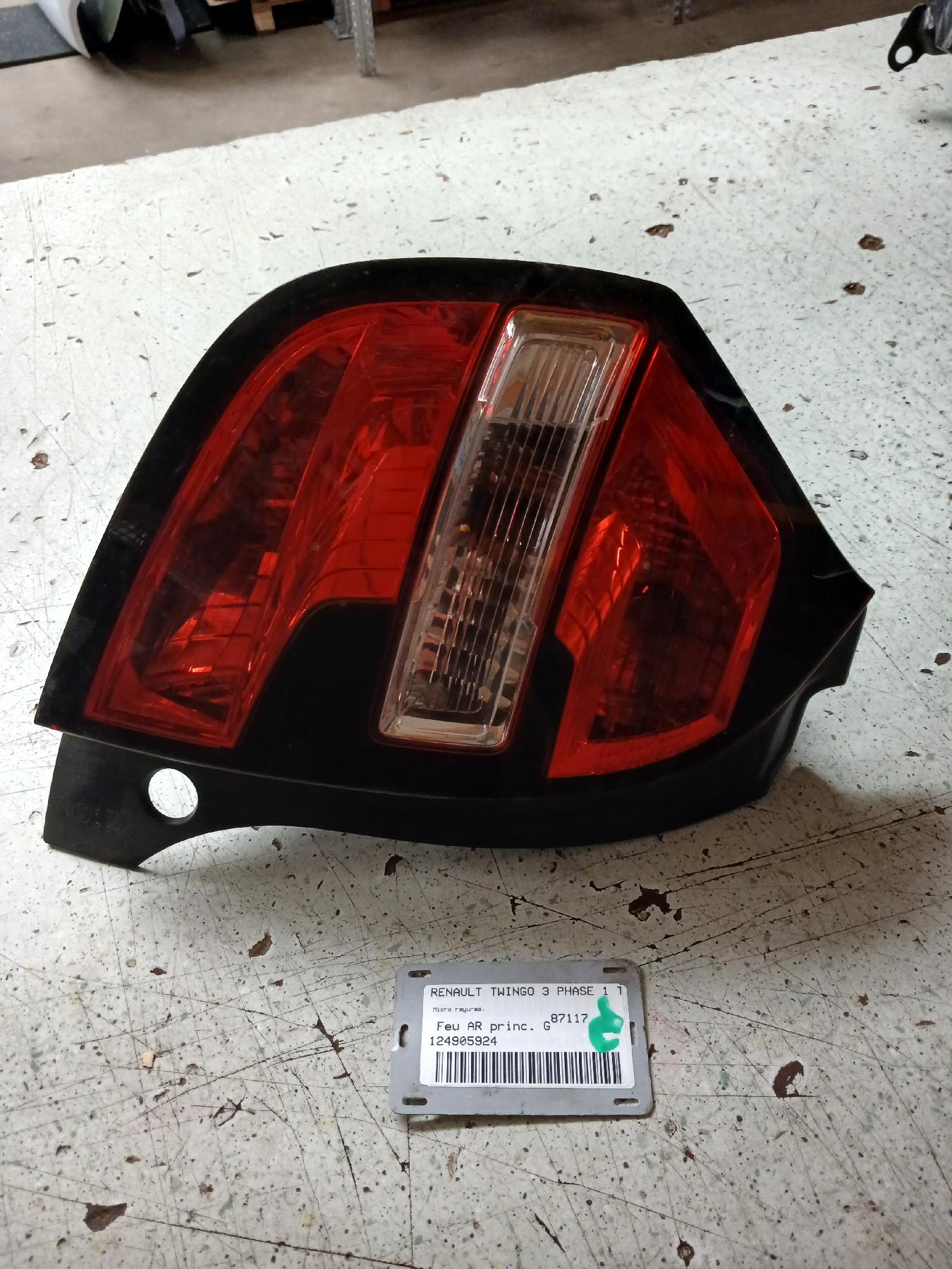 Feu arriere principal gauche (feux) pour RENAULT TWINGO 3 Feu arriere principal gauche (feux) pour RENAULT TWINGO 3