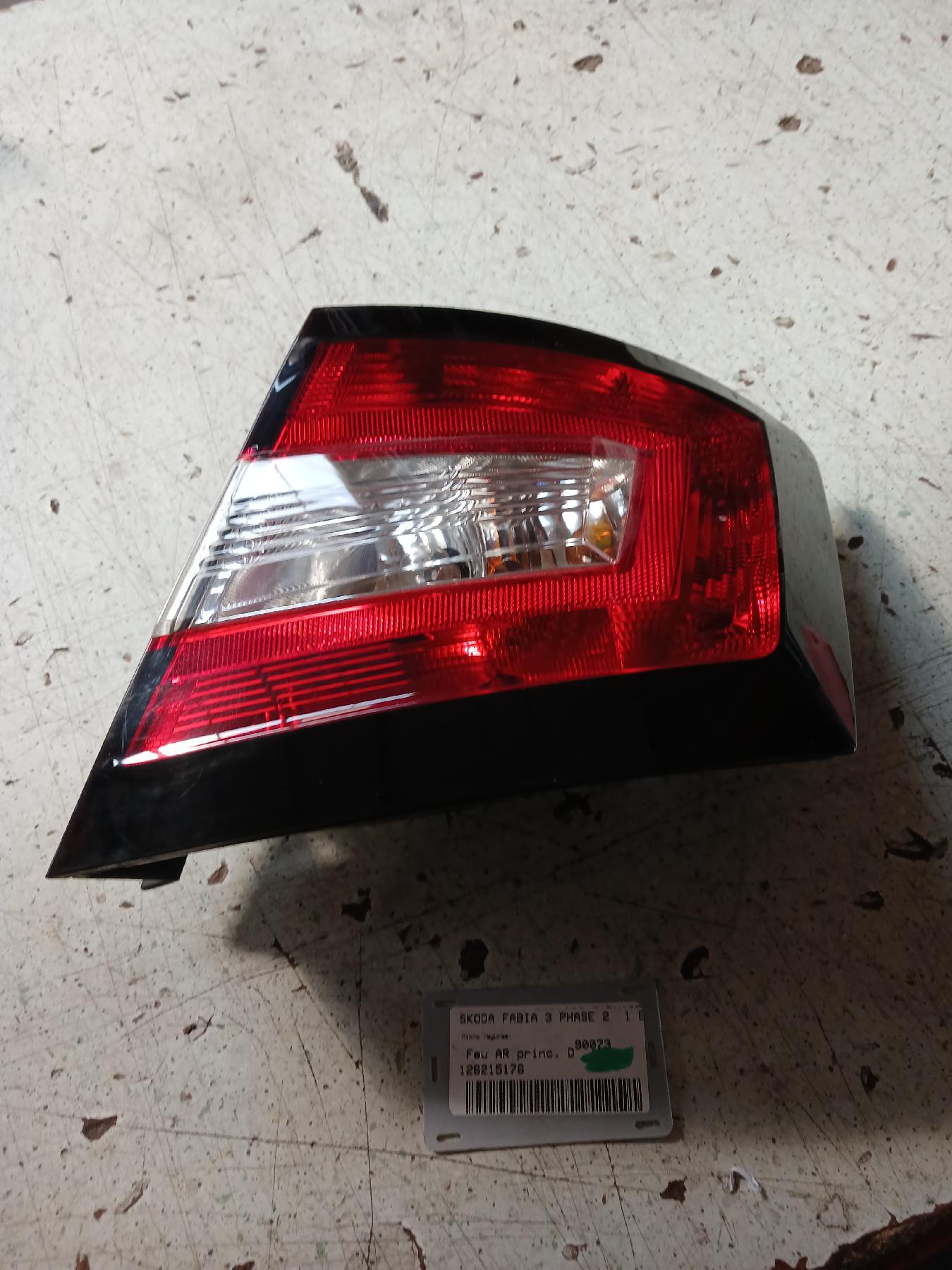Feu arriere principal droit (feux) pour SKODA FABIA 3 PHASE 2 Feu arriere principal droit (feux) pour SKODA FABIA 3 PHASE 2