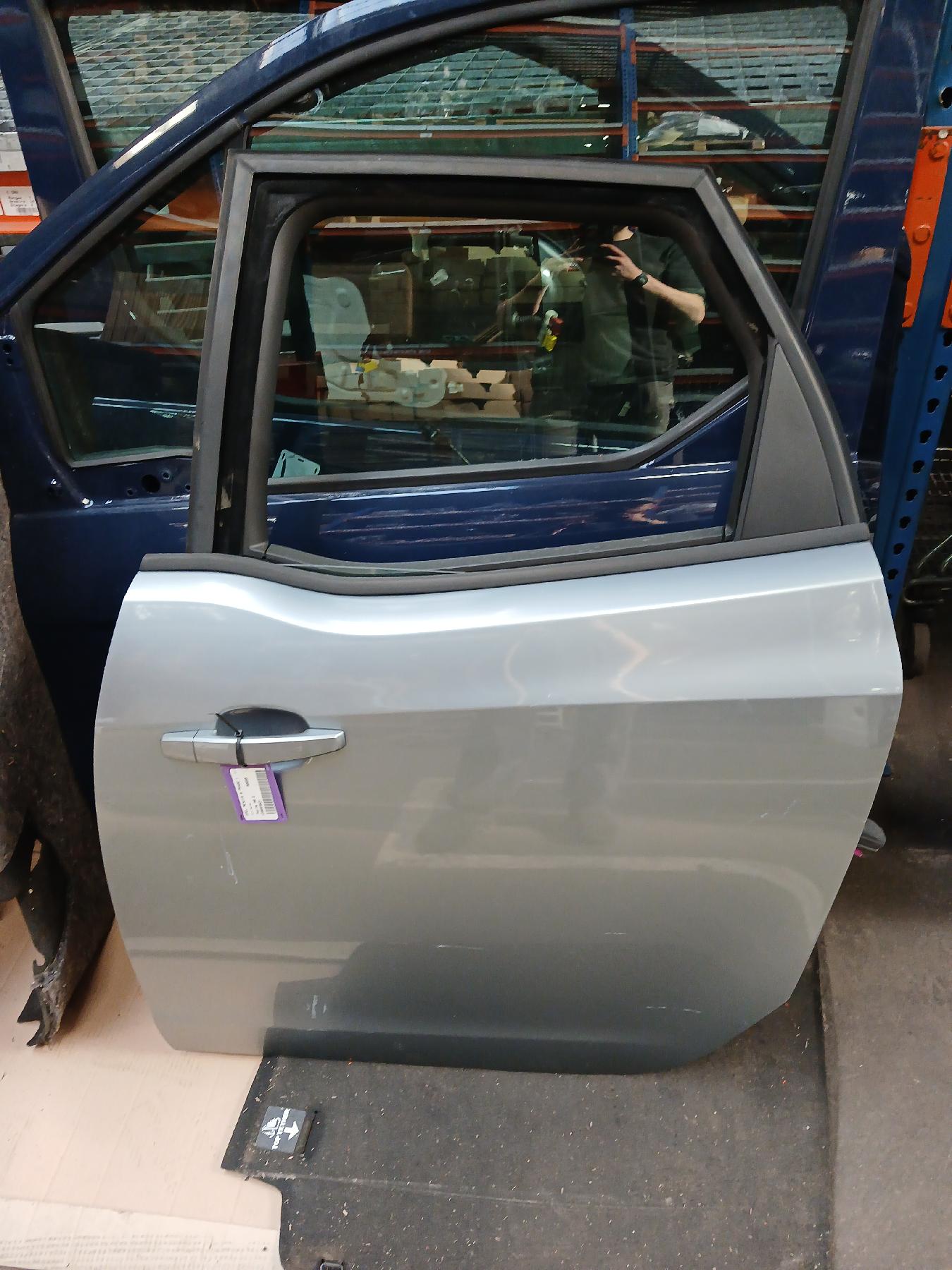 Porte arriere gauche pour OPEL MERIVA B PHASE 1 Porte arriere gauche pour OPEL MERIVA B PHASE 1