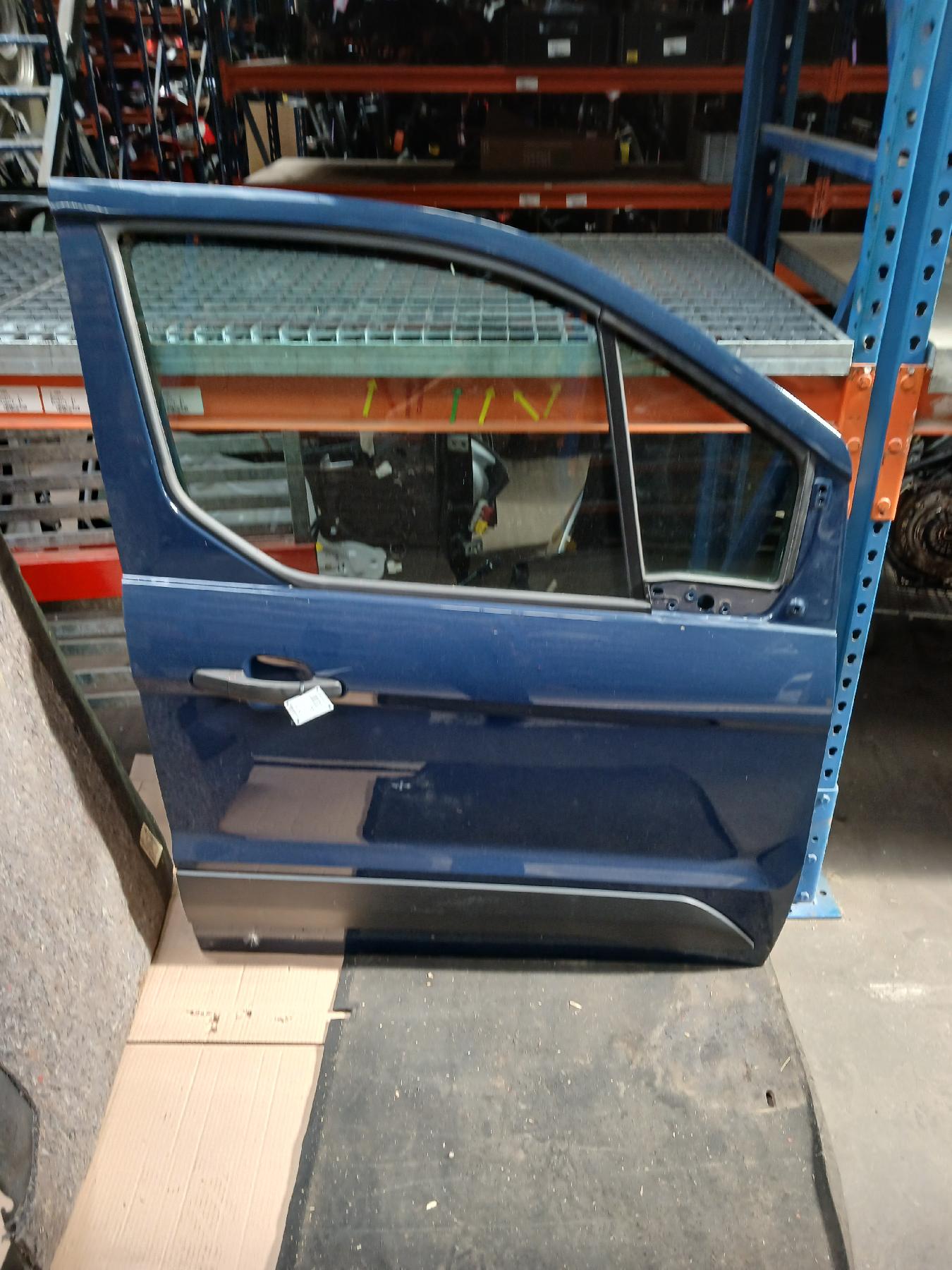 Porte avant droit pour FORD TRANSIT CONNECT 2 PHASE 2 Porte avant droit pour FORD TRANSIT CONNECT 2 PHASE 2