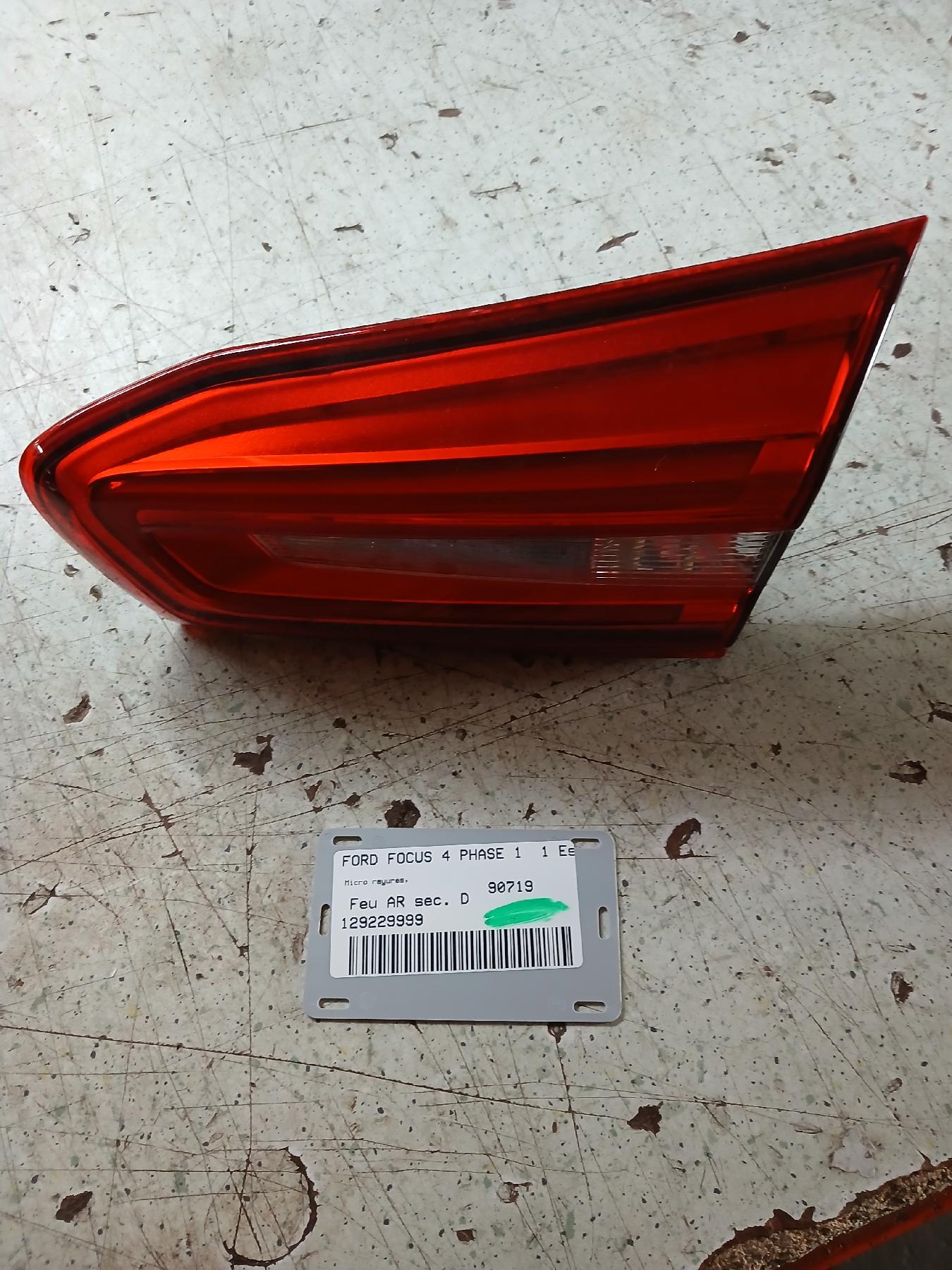 Feu arriere secondaire droit (feux) pour FORD FOCUS 4 PHASE 1 Feu arriere secondaire droit (feux) pour FORD FOCUS 4 PHASE 1