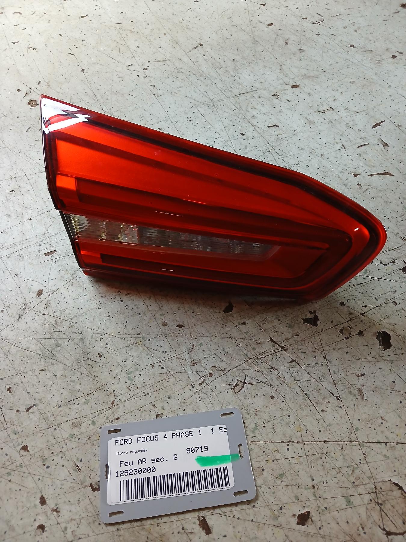 Feu arriere secondaire gauche (feux) pour FORD FOCUS 4 PHASE 1 Feu arriere secondaire gauche (feux) pour FORD FOCUS 4 PHASE 1