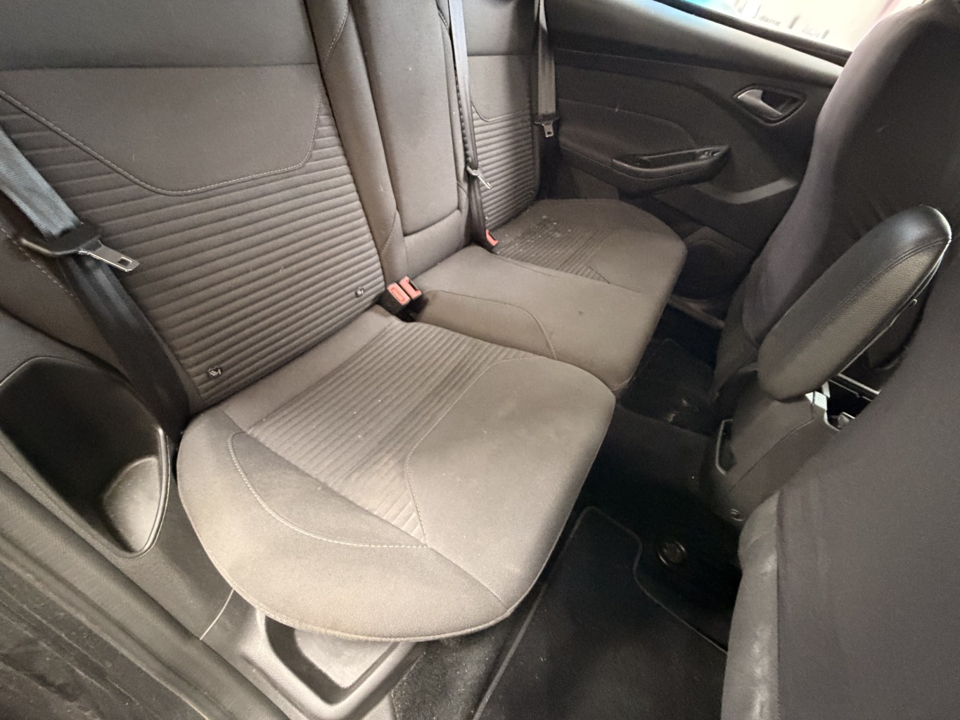 Banquette arriere (KIT DERIV VP) pour FORD FOCUS 3 PHASE 2 Banquette arriere (KIT DERIV VP) pour FORD FOCUS 3 PHASE 2