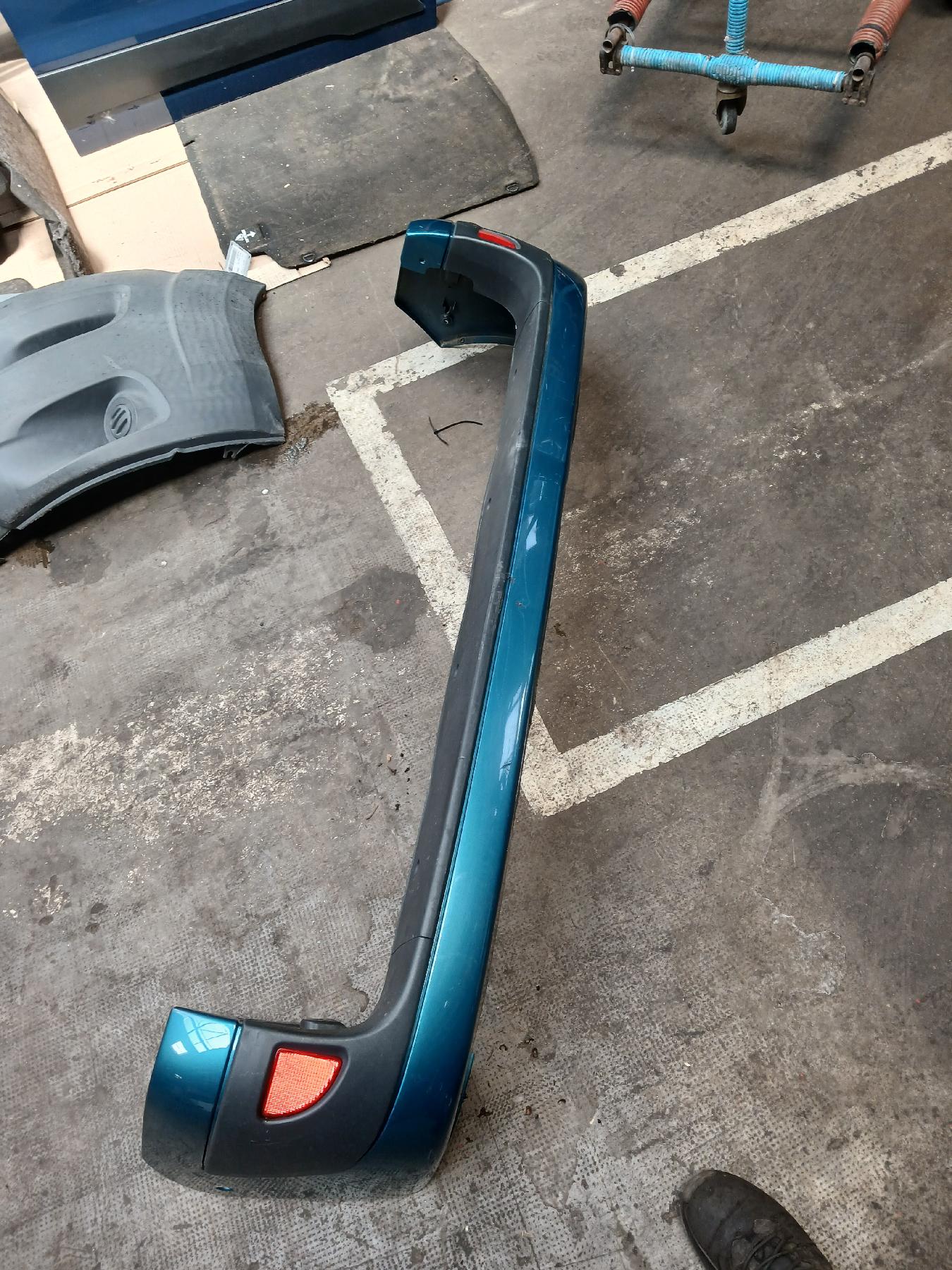 Pare choc arriere pour RENAULT KANGOO 1 PHASE 2 Pare choc arriere pour RENAULT KANGOO 1 PHASE 2