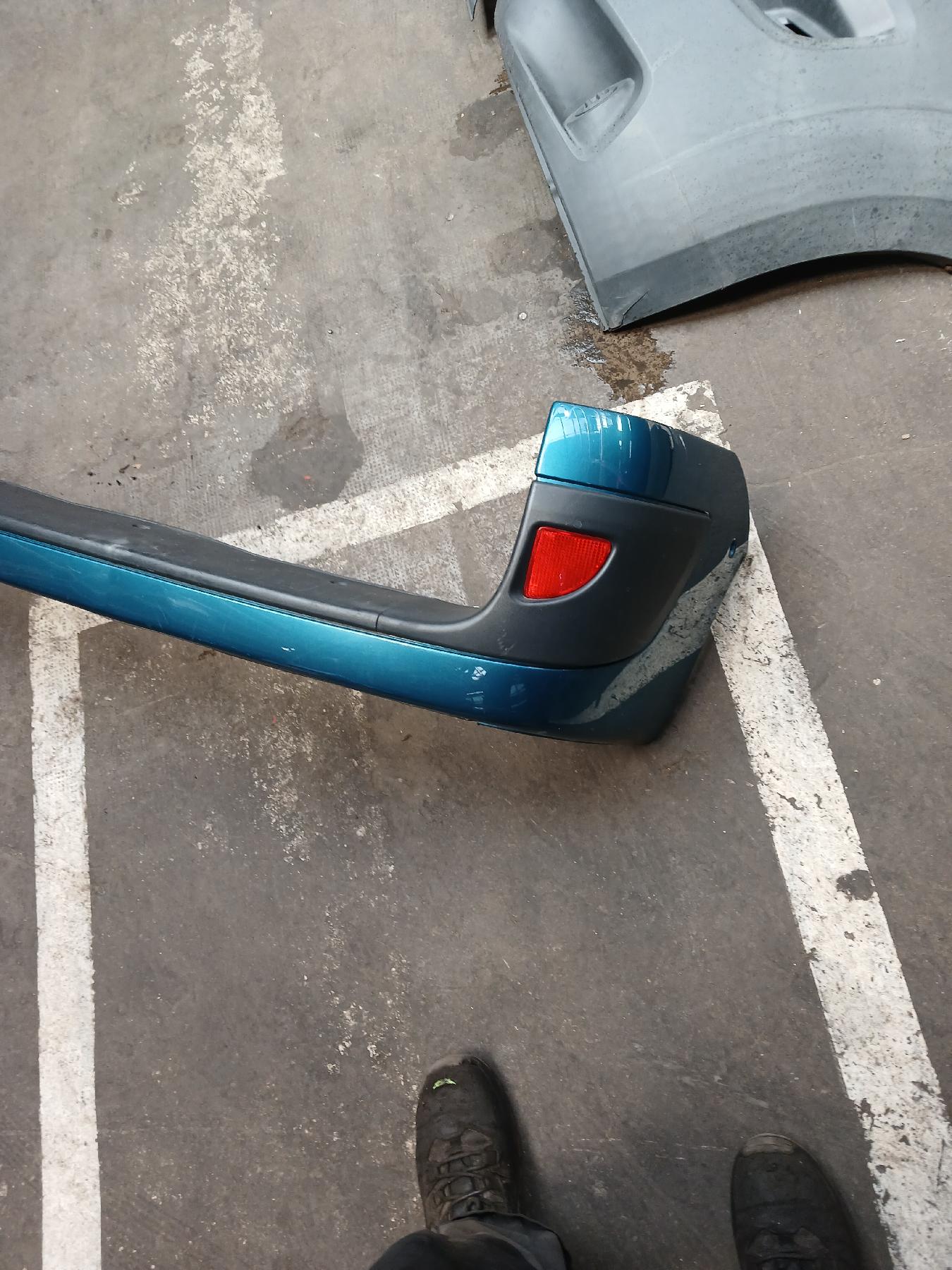 Pare choc arriere pour RENAULT KANGOO 1 PHASE 2 Pare choc arriere pour RENAULT KANGOO 1 PHASE 2