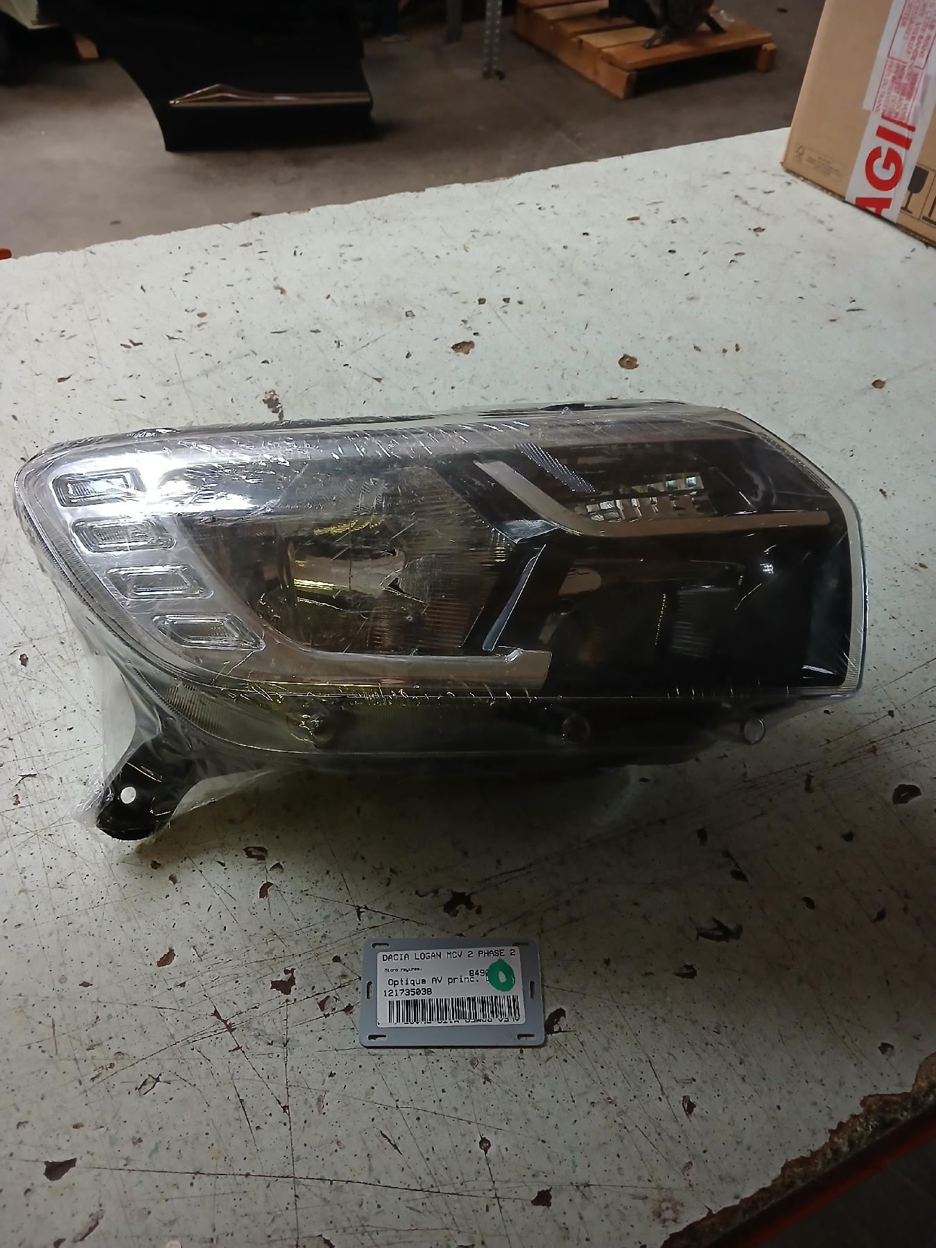 Optique avant principal droit (feux)(phare) pour DACIA LOGAN MCV 2 PHASE 2 BREAK Optique avant principal droit (feux)(phare) pour DACIA LOGAN MCV 2 PHASE 2 BREAK