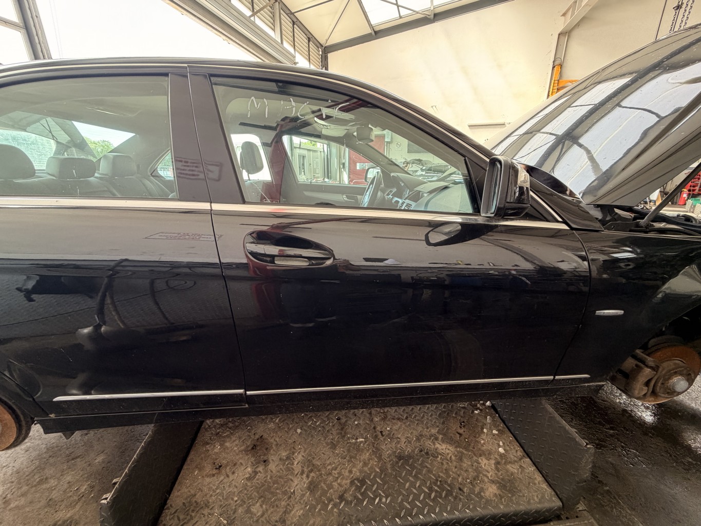 Porte avant droit pour MERCEDES CLASSE C 204 PHASE 1 Porte avant droit pour MERCEDES CLASSE C 204 PHASE 1