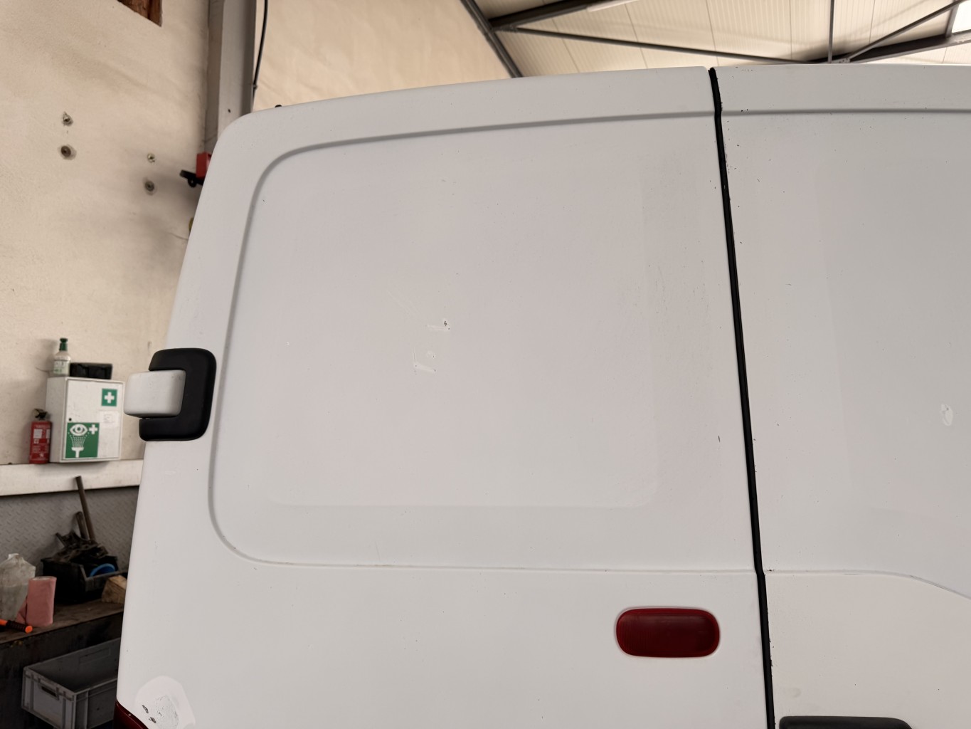 Porte de coffre gauche pour RENAULT MASTER 2 PHASE 1 Porte de coffre gauche pour RENAULT MASTER 2 PHASE 1