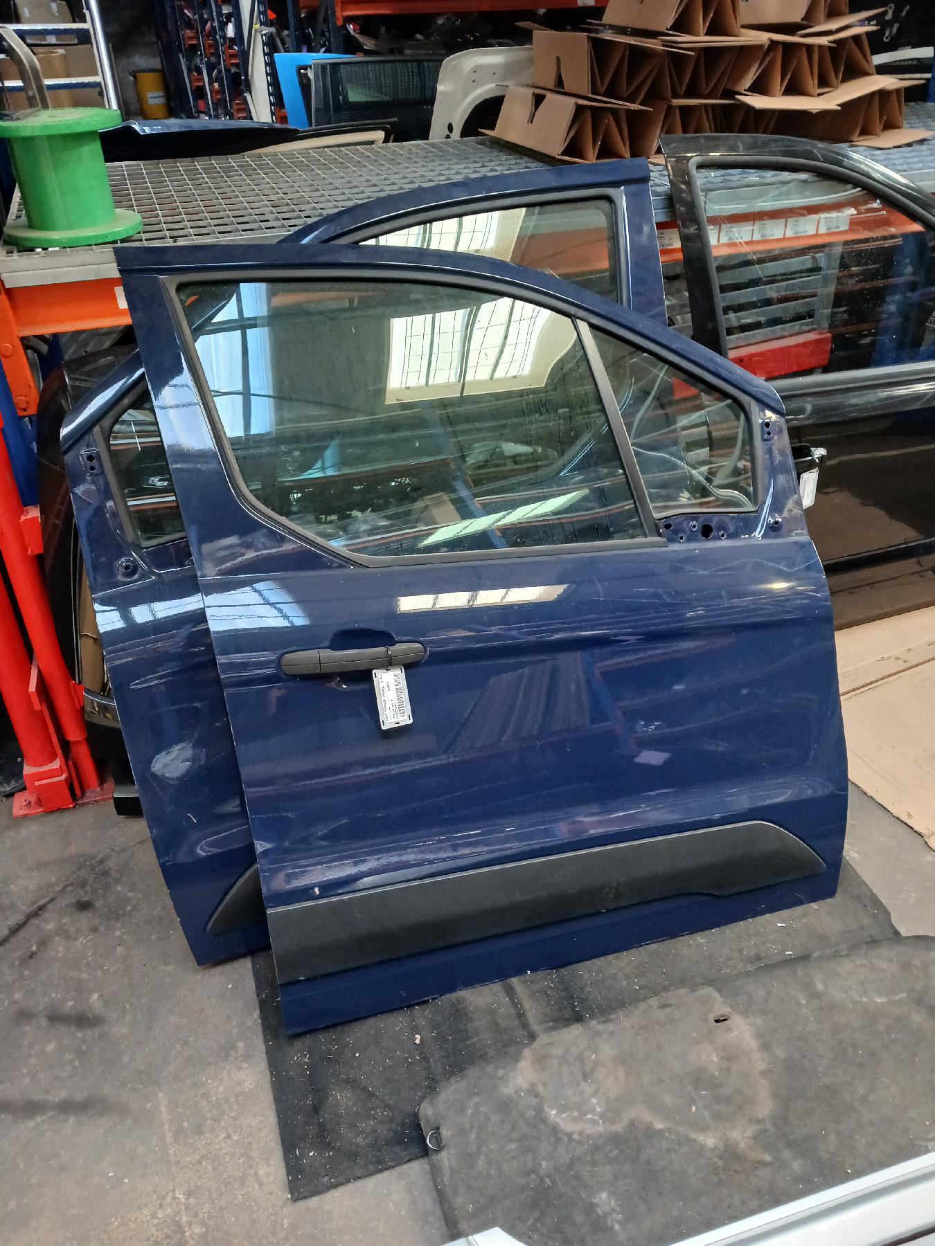 Porte avant droit pour FORD TRANSIT CONNECT 2 PHASE 2 Porte avant droit pour FORD TRANSIT CONNECT 2 PHASE 2