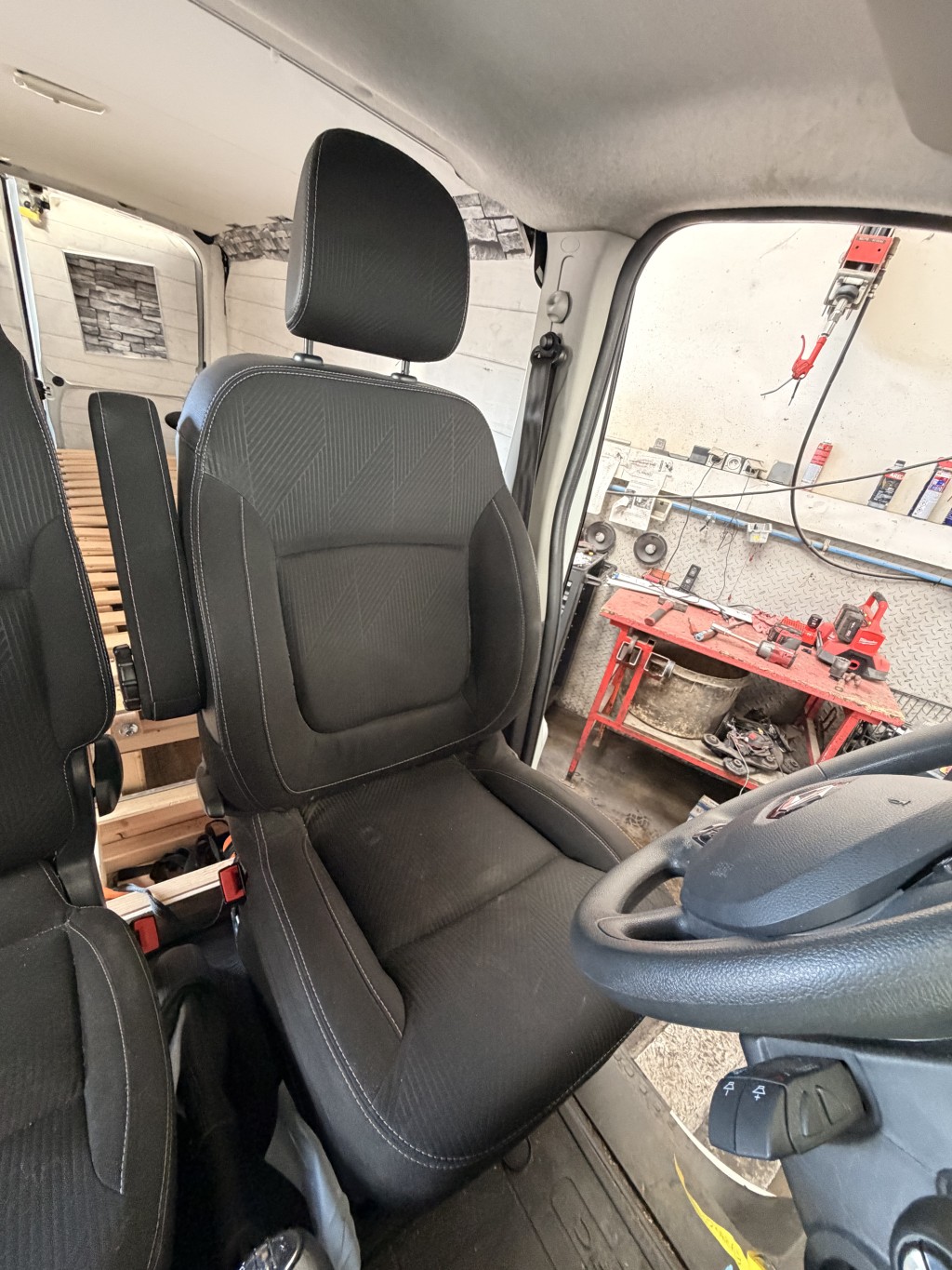 Siege avant gauche pour RENAULT TRAFIC 3 COURT PHASE 1 Siege avant gauche pour RENAULT TRAFIC 3 COURT PHASE 1