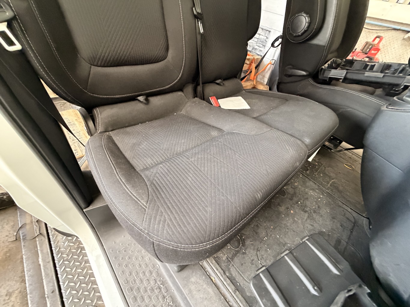 Siege avant droit (banquette double) pour RENAULT TRAFIC 3 COURT PHASE 1 Siege avant droit (banquette double) pour RENAULT TRAFIC 3 COURT PHASE 1