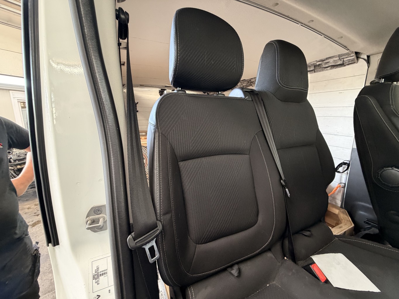 Siege avant droit (banquette double) pour RENAULT TRAFIC 3 COURT PHASE 1 Siege avant droit (banquette double) pour RENAULT TRAFIC 3 COURT PHASE 1