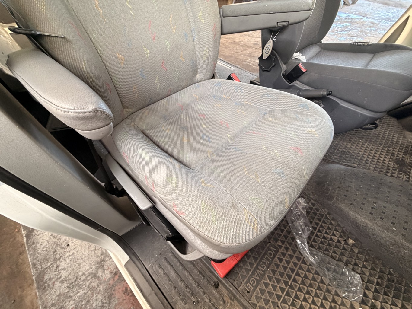 Siege avant droit pour VOLKSWAGEN TRANSPORTER 5 PHASE 2 Siege avant droit pour VOLKSWAGEN TRANSPORTER 5 PHASE 2