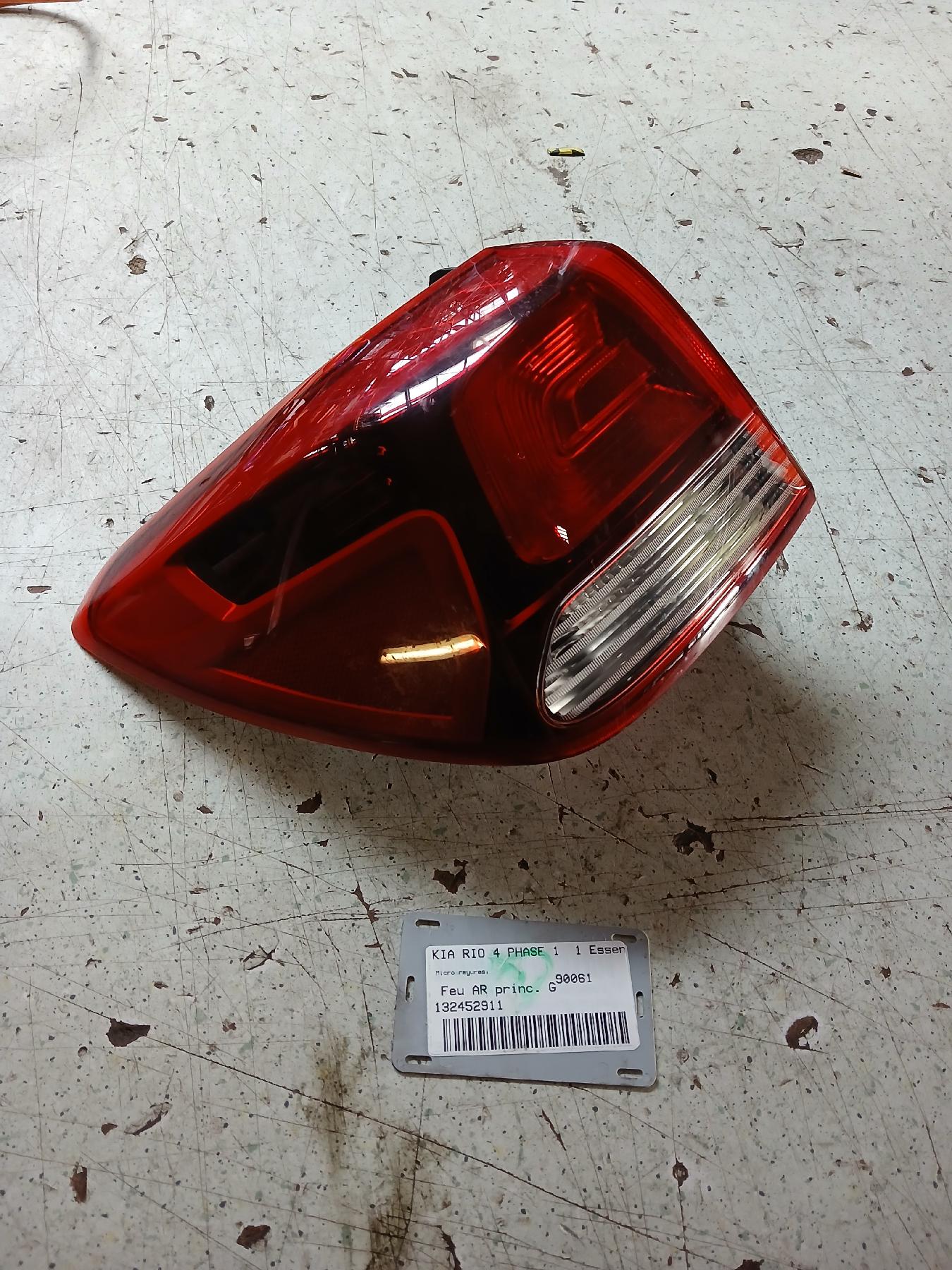 Feu arriere principal gauche (feux) pour KIA RIO 4 PHASE 1 Feu arriere principal gauche (feux) pour KIA RIO 4 PHASE 1