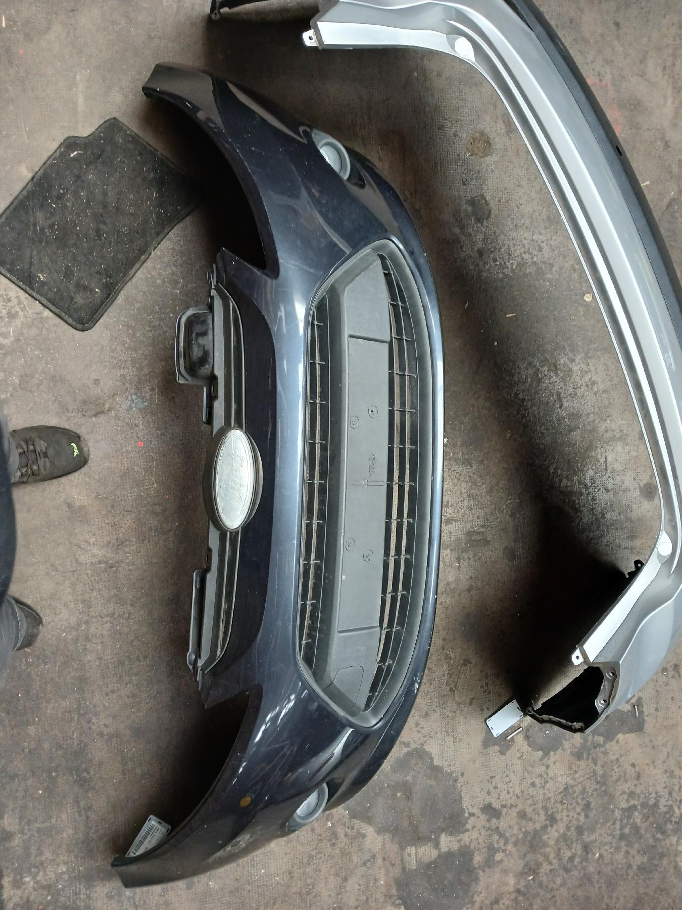 Pare choc avant pour FORD FIESTA 6 PHASE 1 Pare choc avant pour FORD FIESTA 6 PHASE 1