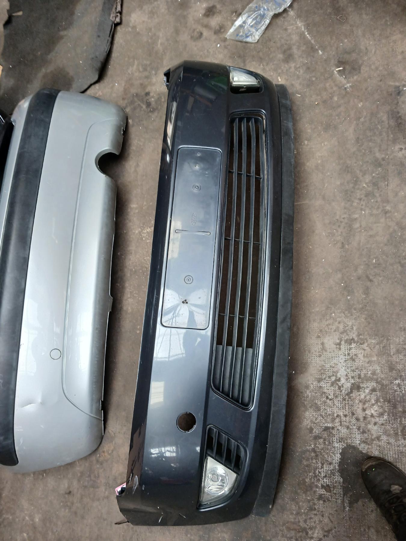 Pare choc avant pour FORD FIESTA 5 PHASE 1 Pare choc avant pour FORD FIESTA 5 PHASE 1