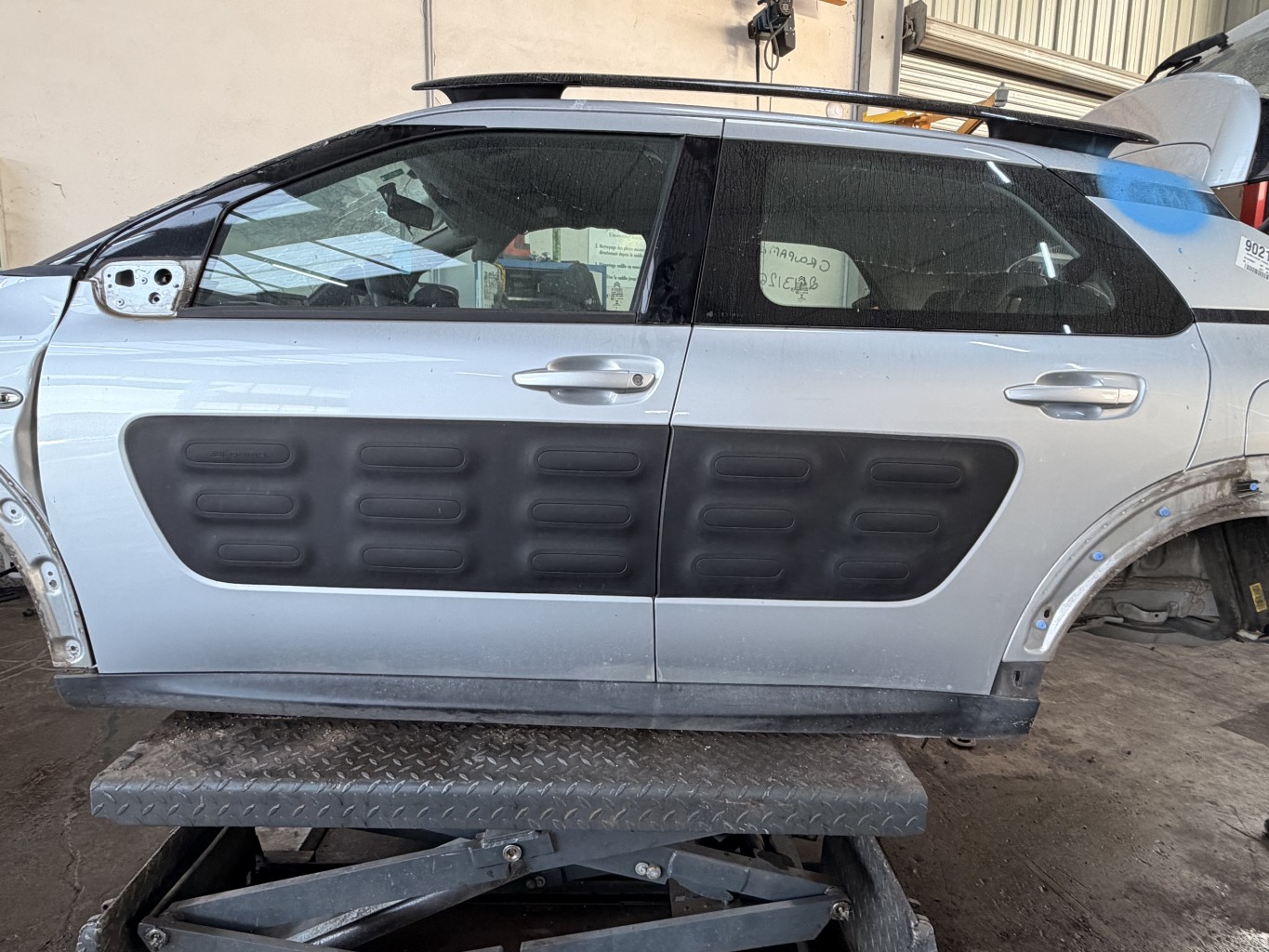 Porte arriere gauche pour CITROEN C4 CACTUS Porte arriere gauche pour CITROEN C4 CACTUS
