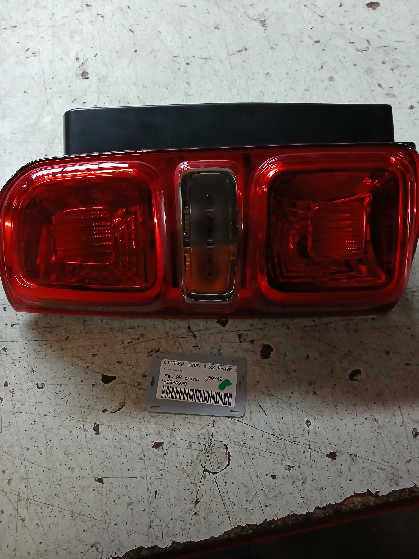 Feu arriere principal gauche (feux) pour CITROEN JUMPY 3 XS Feu arriere principal gauche (feux) pour CITROEN JUMPY 3 XS