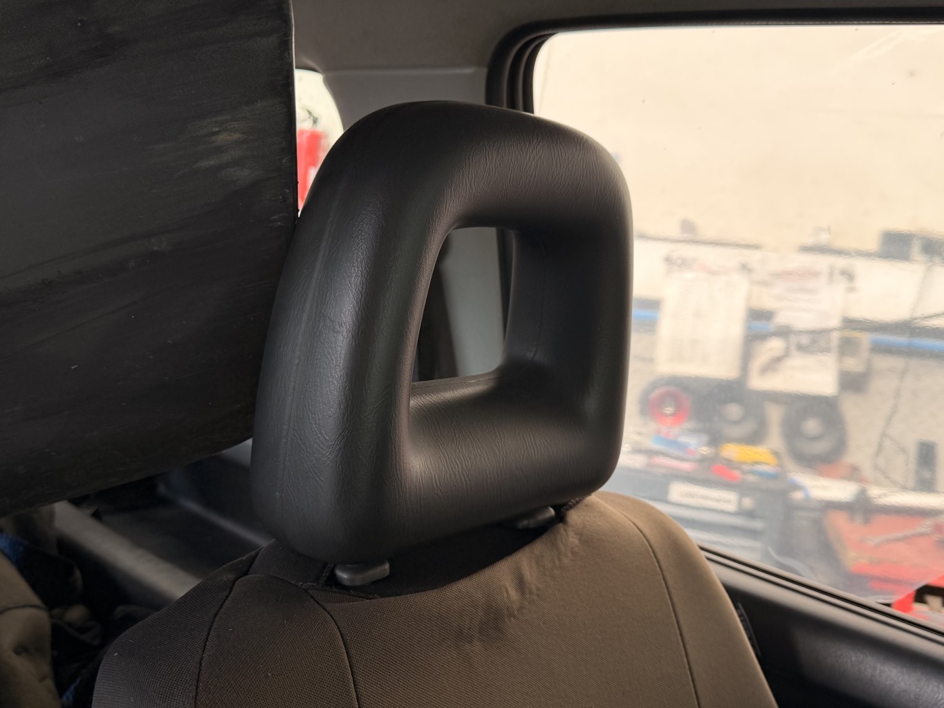 Appui tete avant pour SUZUKI JIMNY 1 PHASE 2 Appui tete avant pour SUZUKI JIMNY 1 PHASE 2