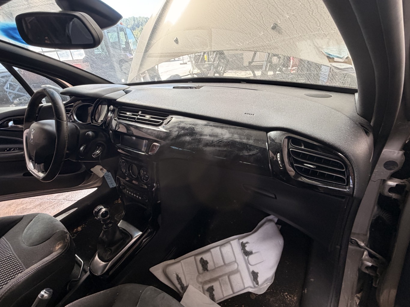Planche de bord complete pour CITROEN DS3 PHASE 1 Planche de bord complete pour CITROEN DS3 PHASE 1