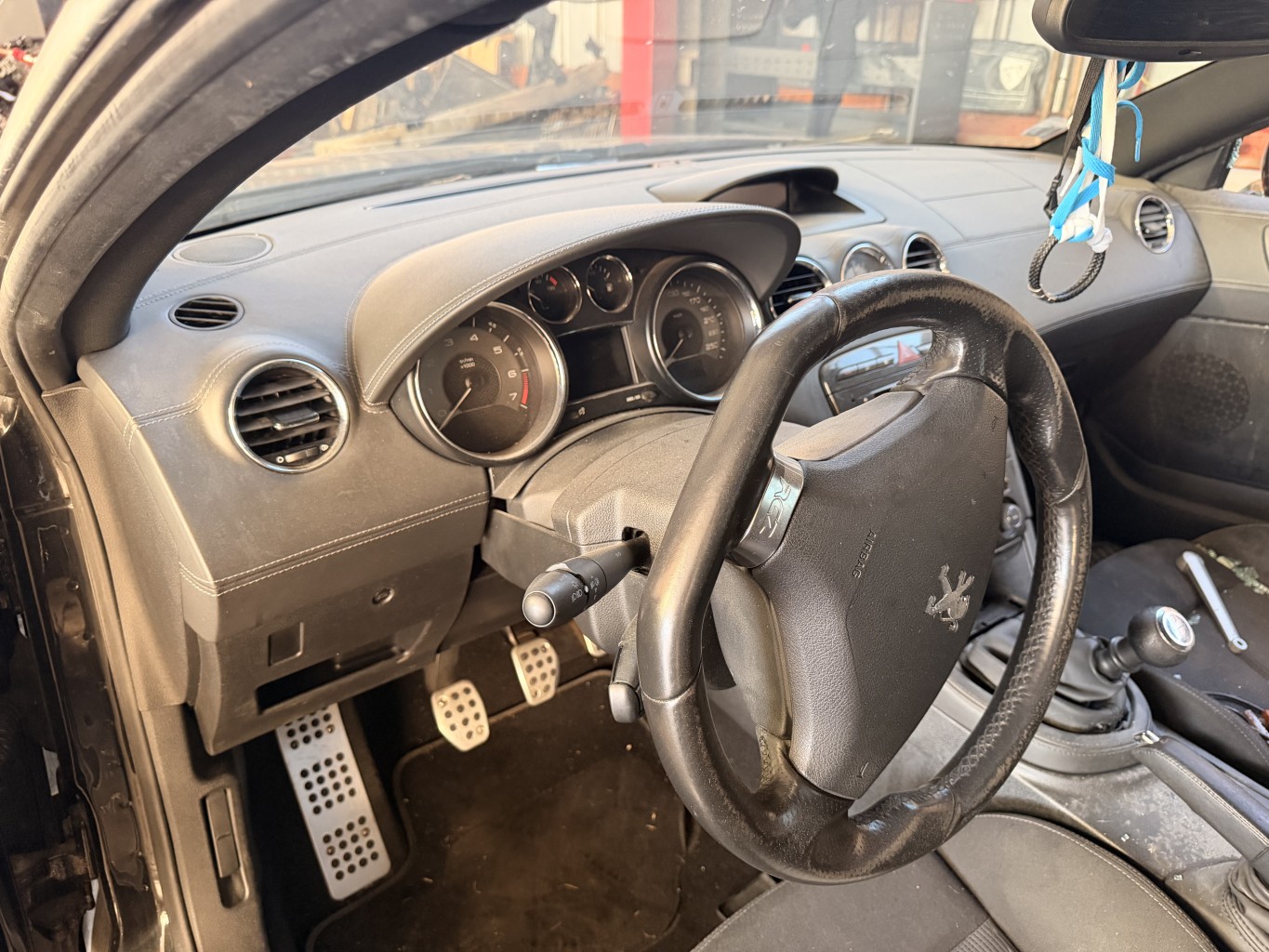 Planche de bord complete pour PEUGEOT RCZ PHASE 1 COUPE Planche de bord complete pour PEUGEOT RCZ PHASE 1 COUPE