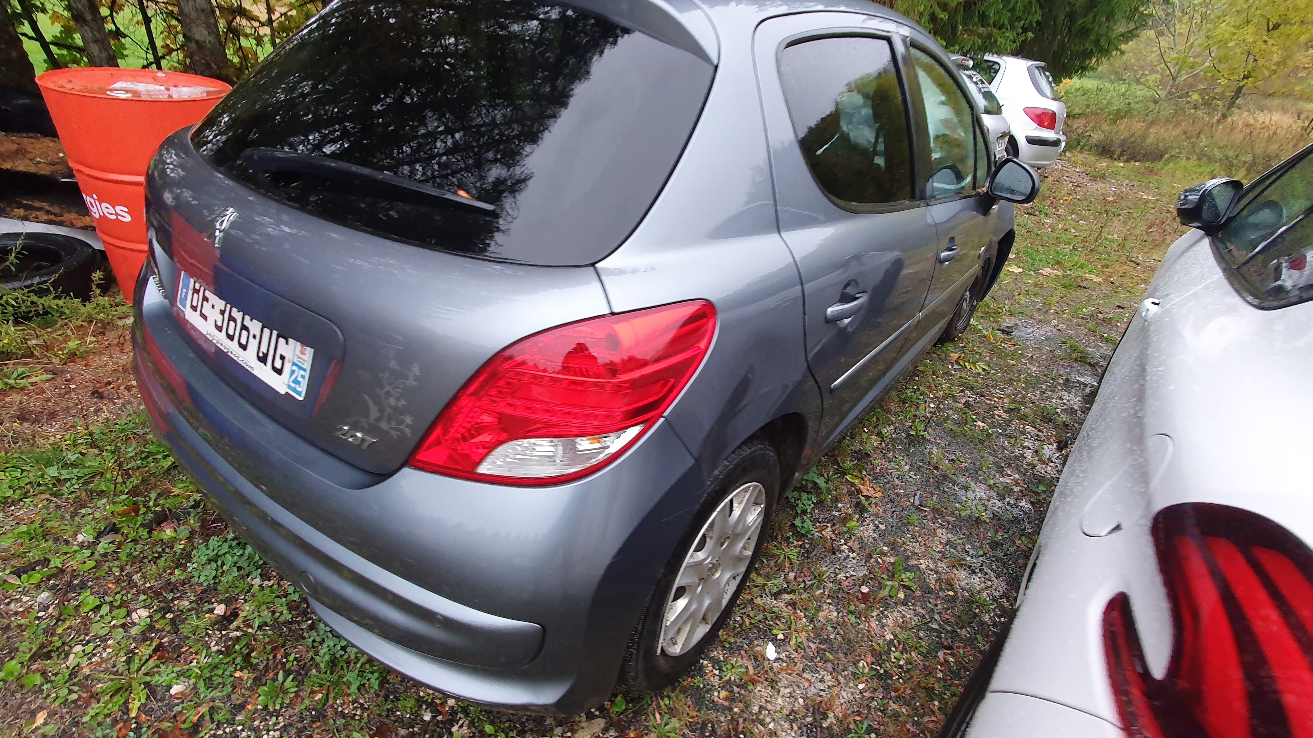 Feu Arrière Droit Pour Peugeot 207 - Pièce D'occasion, Opérationnelle, Quelques Marques D'usure