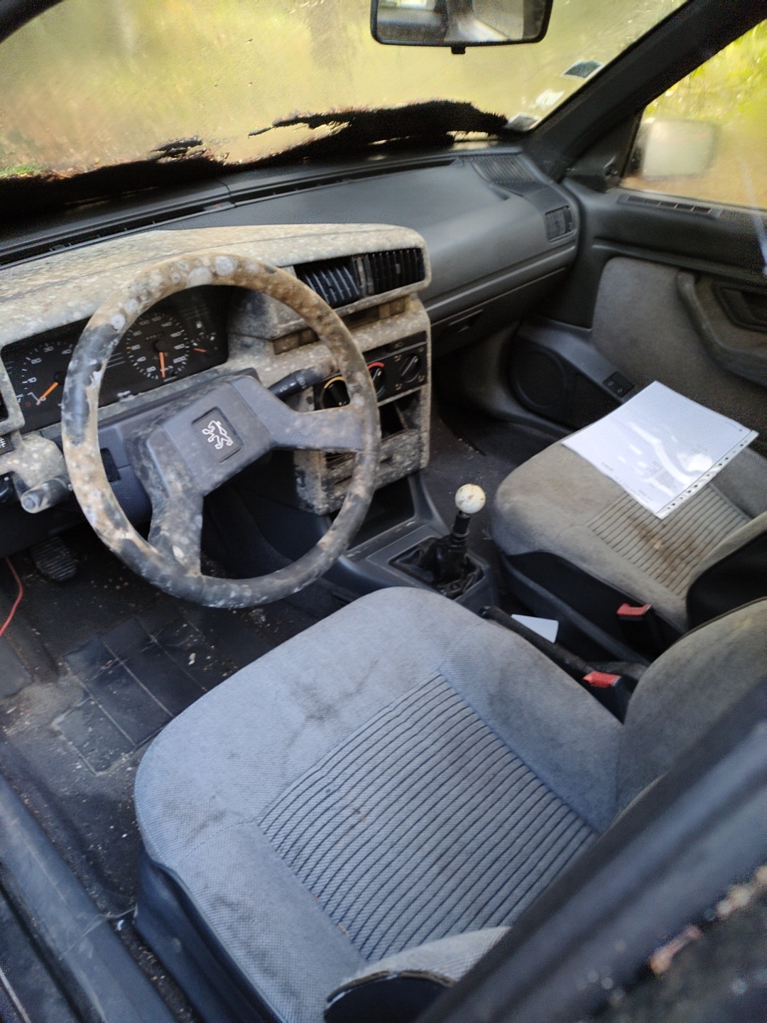 Feu arriere secondaire droit (feux) pour PEUGEOT 405 PHASE 1 BREAK Feu arriere secondaire droit (feux) pour PEUGEOT 405 PHASE 1 BREAK