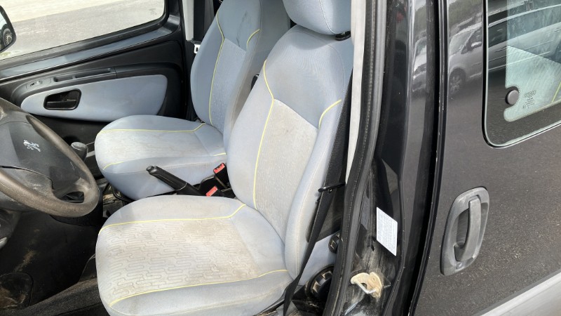 Porte laterale gauche pour PEUGEOT BIPPER Porte laterale gauche pour PEUGEOT BIPPER