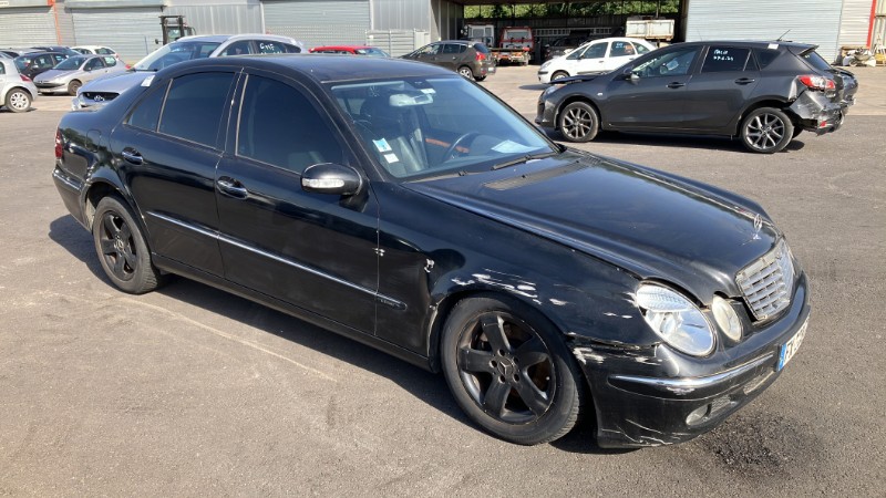 Malle/Hayon arriere pour MERCEDES CLASSE E 211 PHASE 1 Malle/Hayon arriere pour MERCEDES CLASSE E 211 PHASE 1