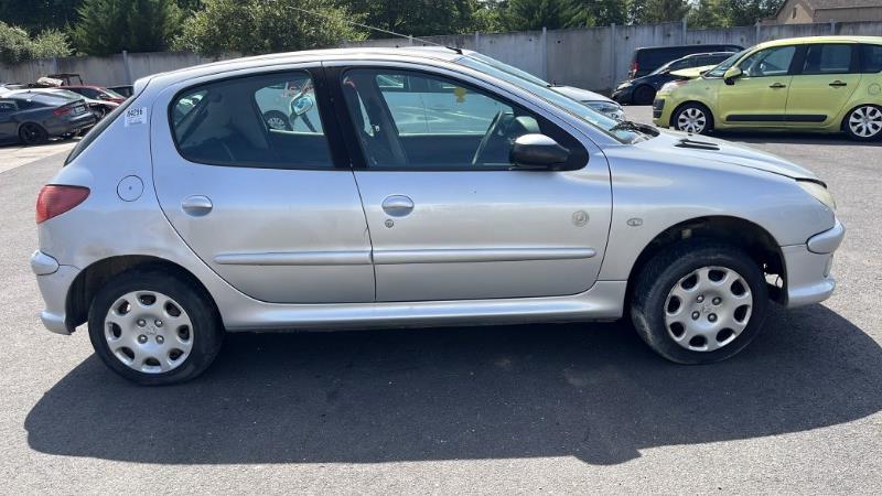 Platine feu arriere gauche pour PEUGEOT 206 PHASE 2 Platine feu arriere gauche pour PEUGEOT 206 PHASE 2