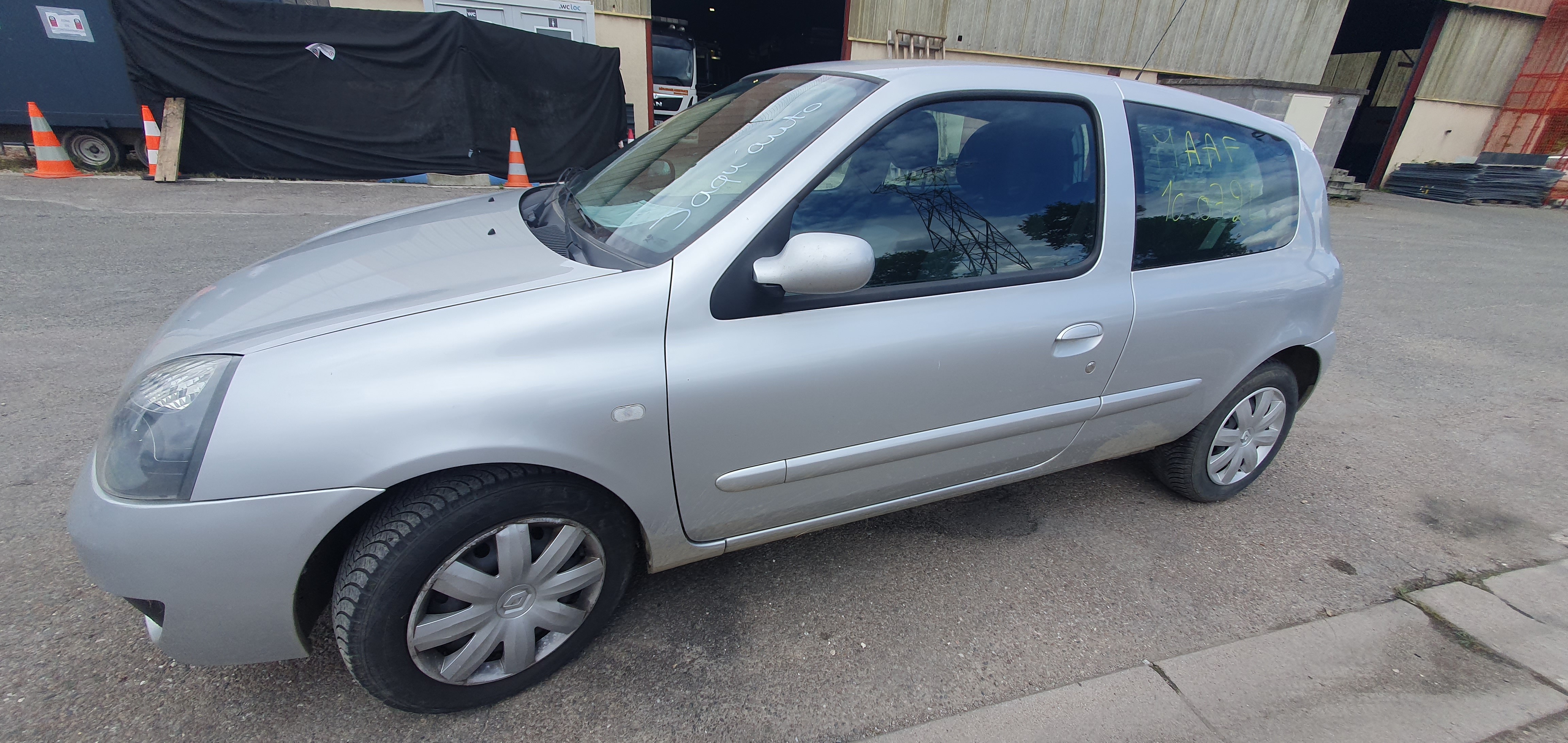 Volant pour RENAULT CLIO 2 CAMPUS PHASE 1 Volant pour RENAULT CLIO 2 CAMPUS PHASE 1