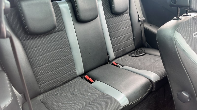 Appui tete avant pour RENAULT CLIO 3 PHASE 2 Appui tete avant pour RENAULT CLIO 3 PHASE 2