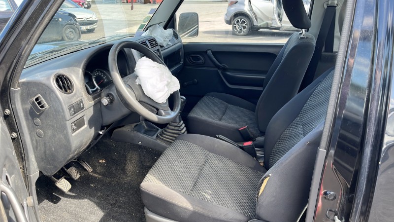 Feu arriere principal droit (feux) pour SUZUKI JIMNY 1 PHASE 3 Feu arriere principal droit (feux) pour SUZUKI JIMNY 1 PHASE 3