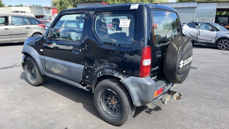 Feu arriere principal droit (feux) pour SUZUKI JIMNY 1 PHASE 3 Feu arriere principal droit (feux) pour SUZUKI JIMNY 1 PHASE 3