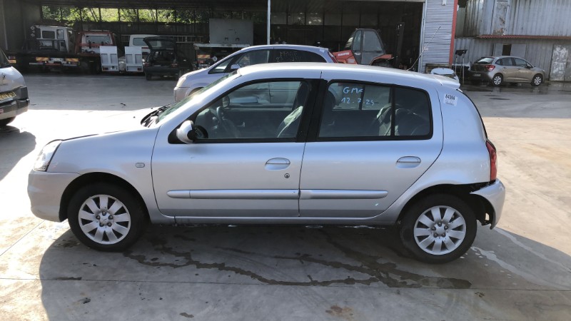 Anti brouillard gauche (feux) pour RENAULT CLIO 2 CAMPUS PHASE 1 Anti brouillard gauche (feux) pour RENAULT CLIO 2 CAMPUS PHASE 1