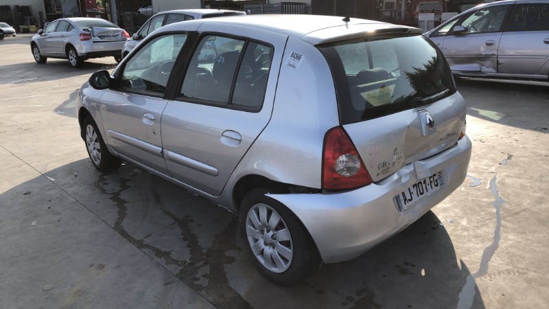 Anti brouillard gauche (feux) pour RENAULT CLIO 2 CAMPUS PHASE 1 Anti brouillard gauche (feux) pour RENAULT CLIO 2 CAMPUS PHASE 1
